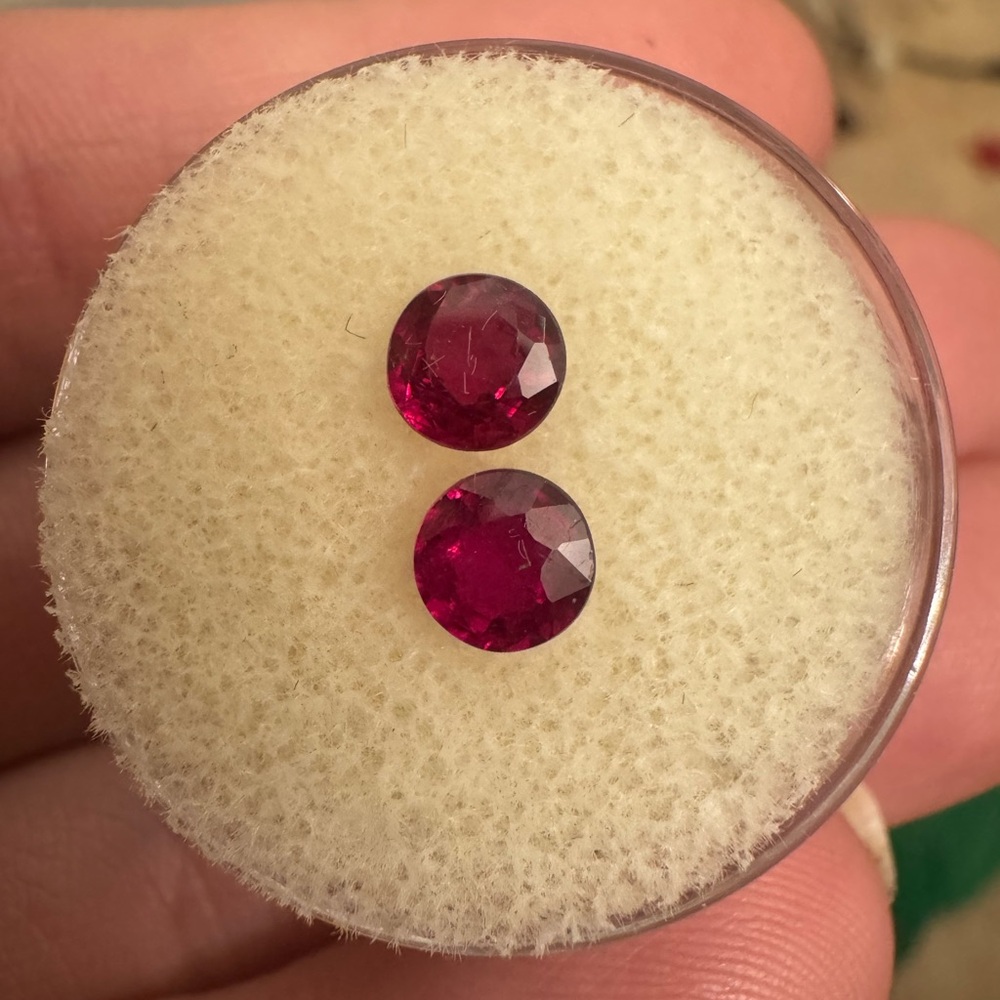 1.53ct genuine clean rubies pair in gem
Jar - Picture 12 of 13
